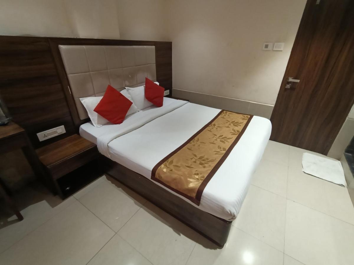 Fabhotel Regal Inn Мумбаи Экстерьер фото