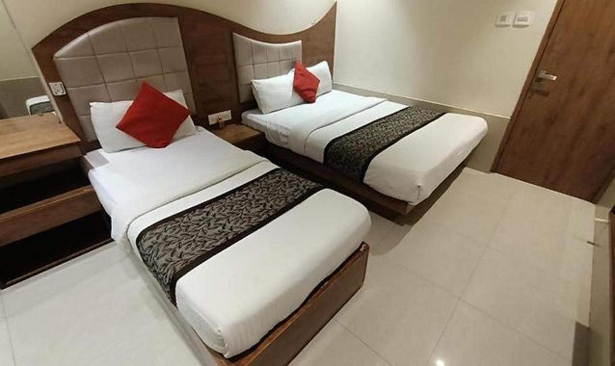 Fabhotel Regal Inn Мумбаи Экстерьер фото