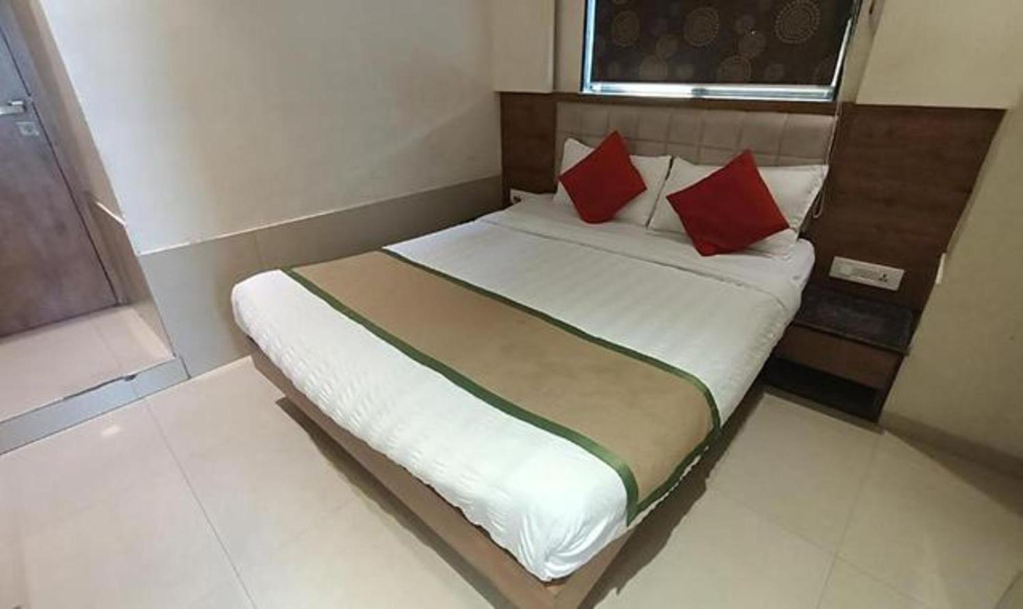 Fabhotel Regal Inn Мумбаи Экстерьер фото