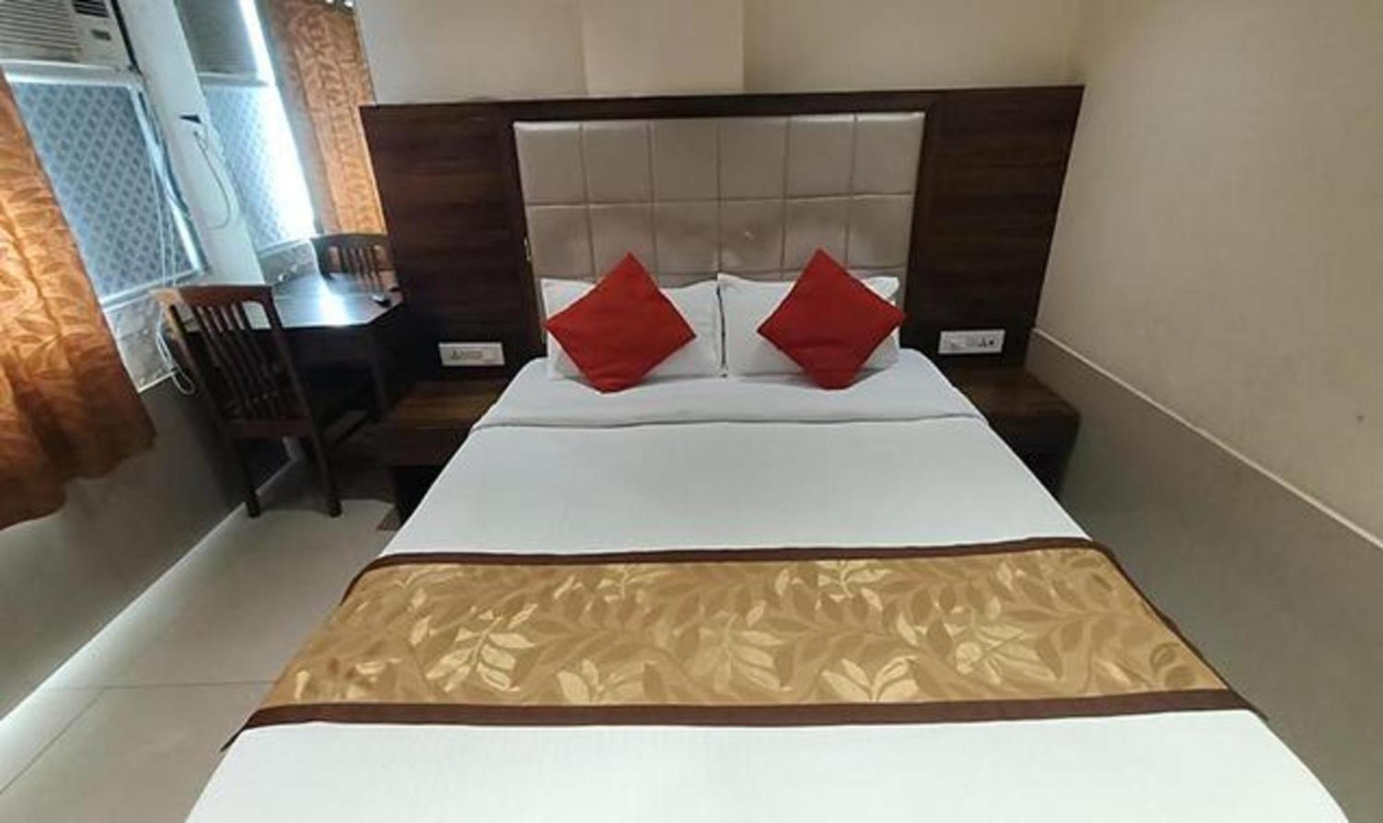 Fabhotel Regal Inn Мумбаи Экстерьер фото