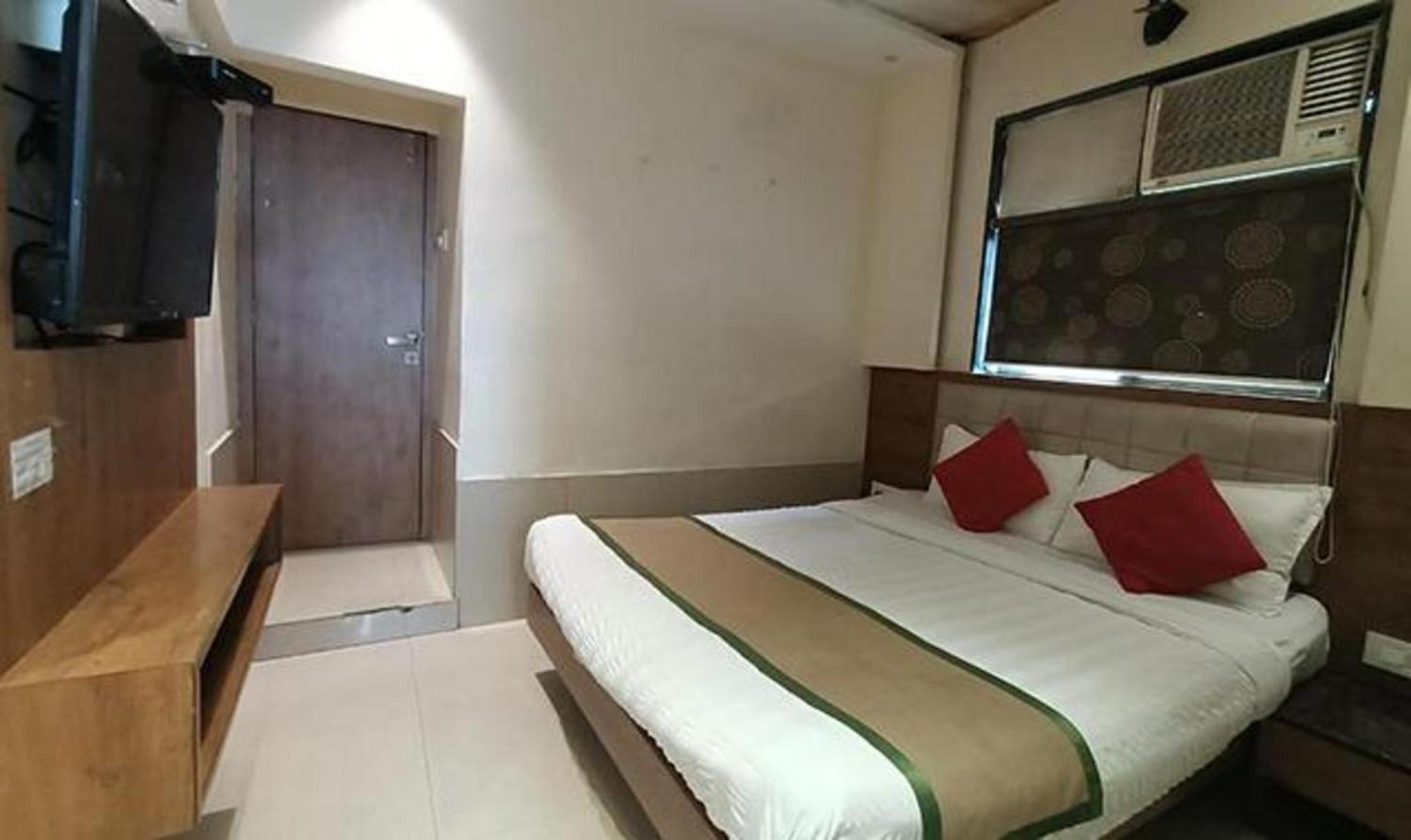 Fabhotel Regal Inn Мумбаи Экстерьер фото