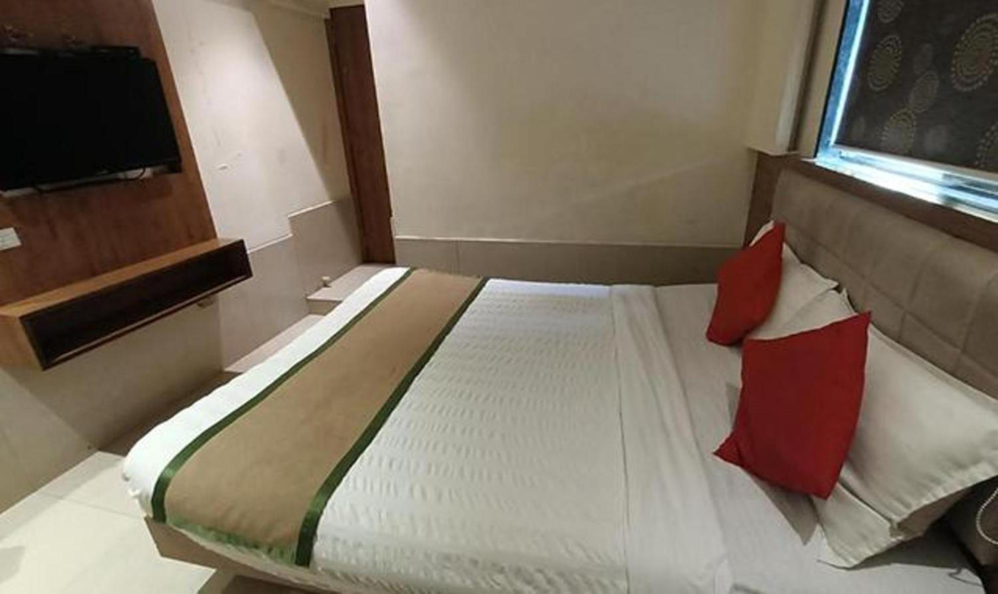 Fabhotel Regal Inn Мумбаи Экстерьер фото