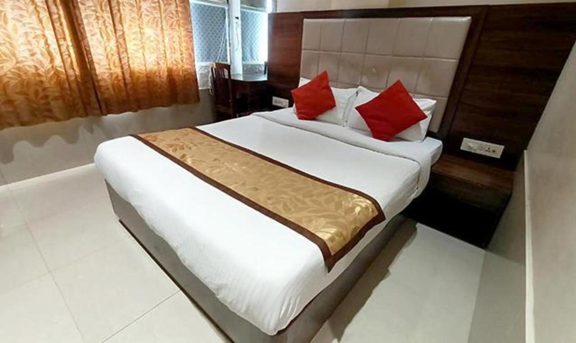 Fabhotel Regal Inn Мумбаи Экстерьер фото