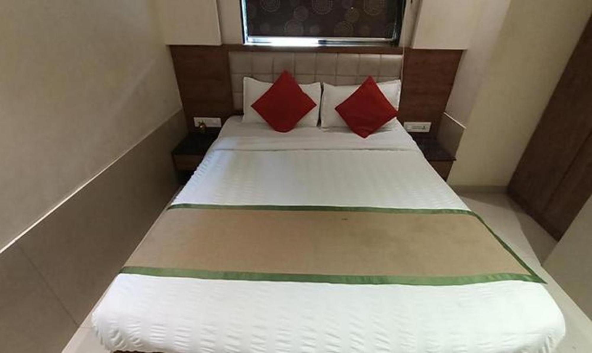 Fabhotel Regal Inn Мумбаи Экстерьер фото