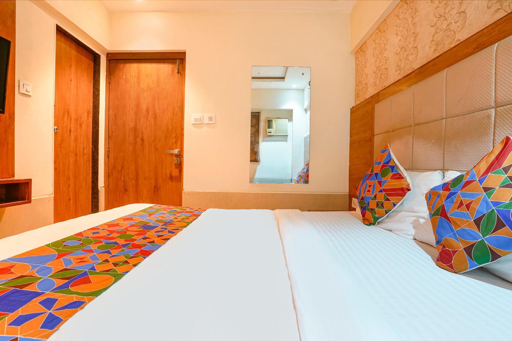 Fabhotel Regal Inn Мумбаи Экстерьер фото